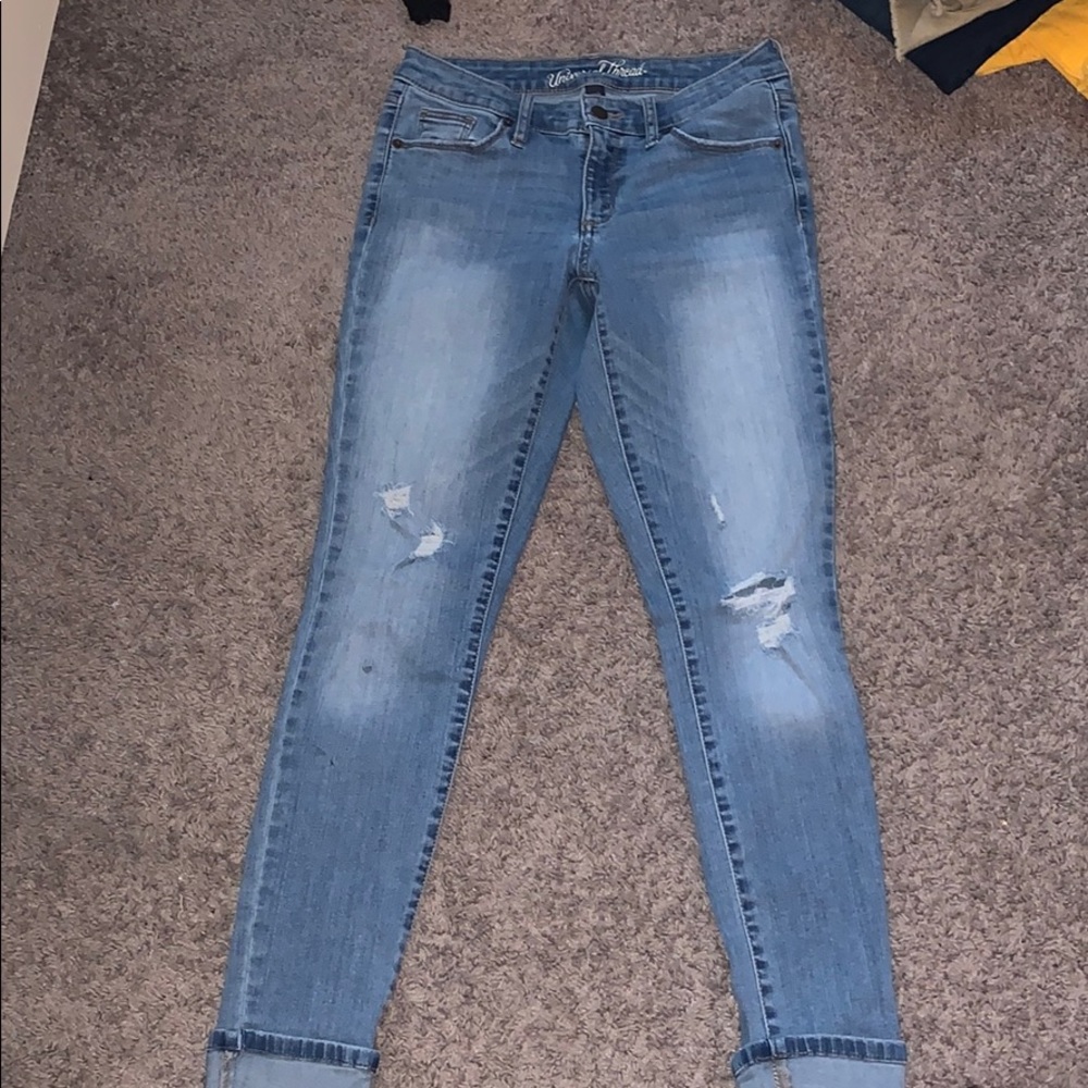 Mid rise, skinny jeans